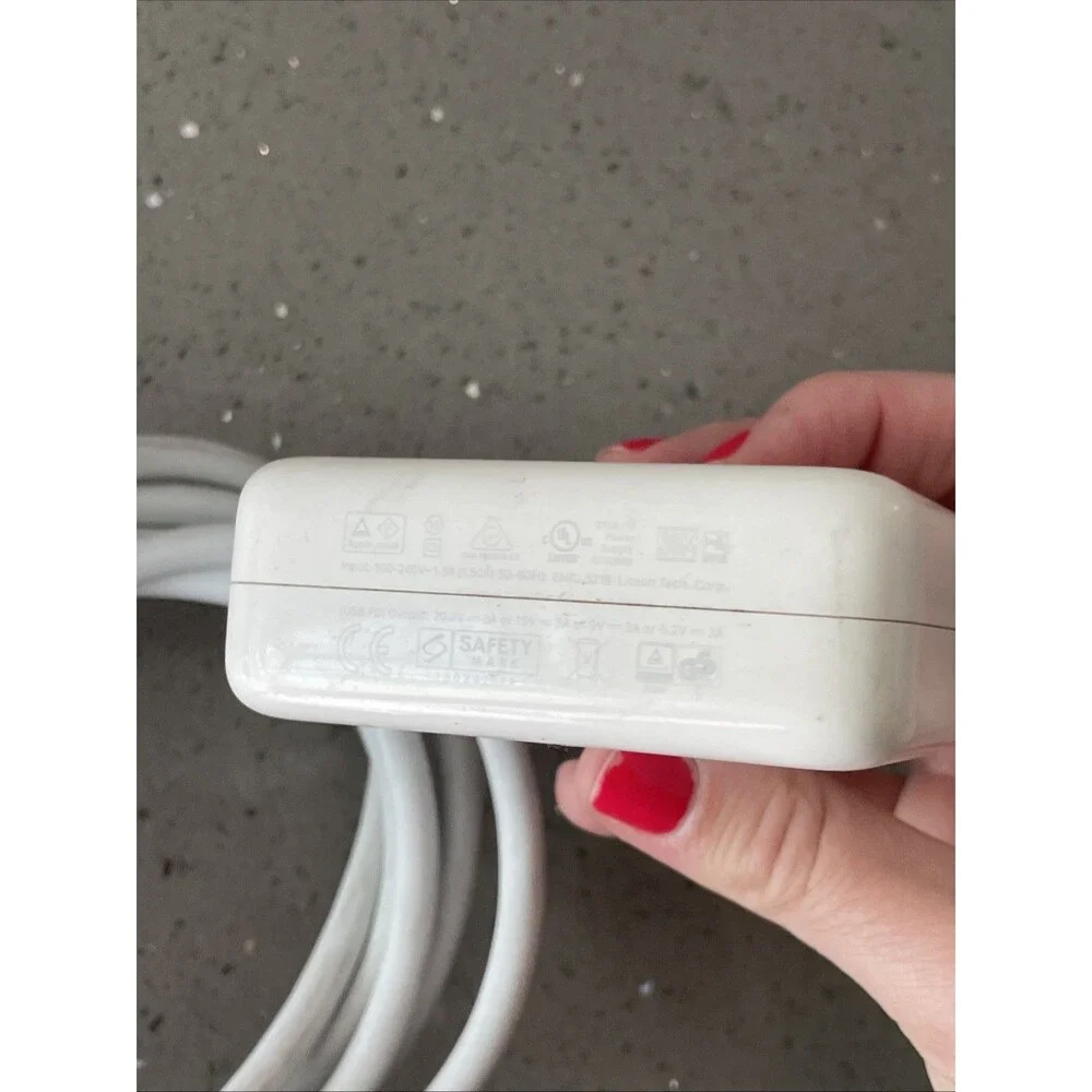 Genuine Apple A1947 61W USB-C Power Adapter Charger Power Brick w/ wall cord